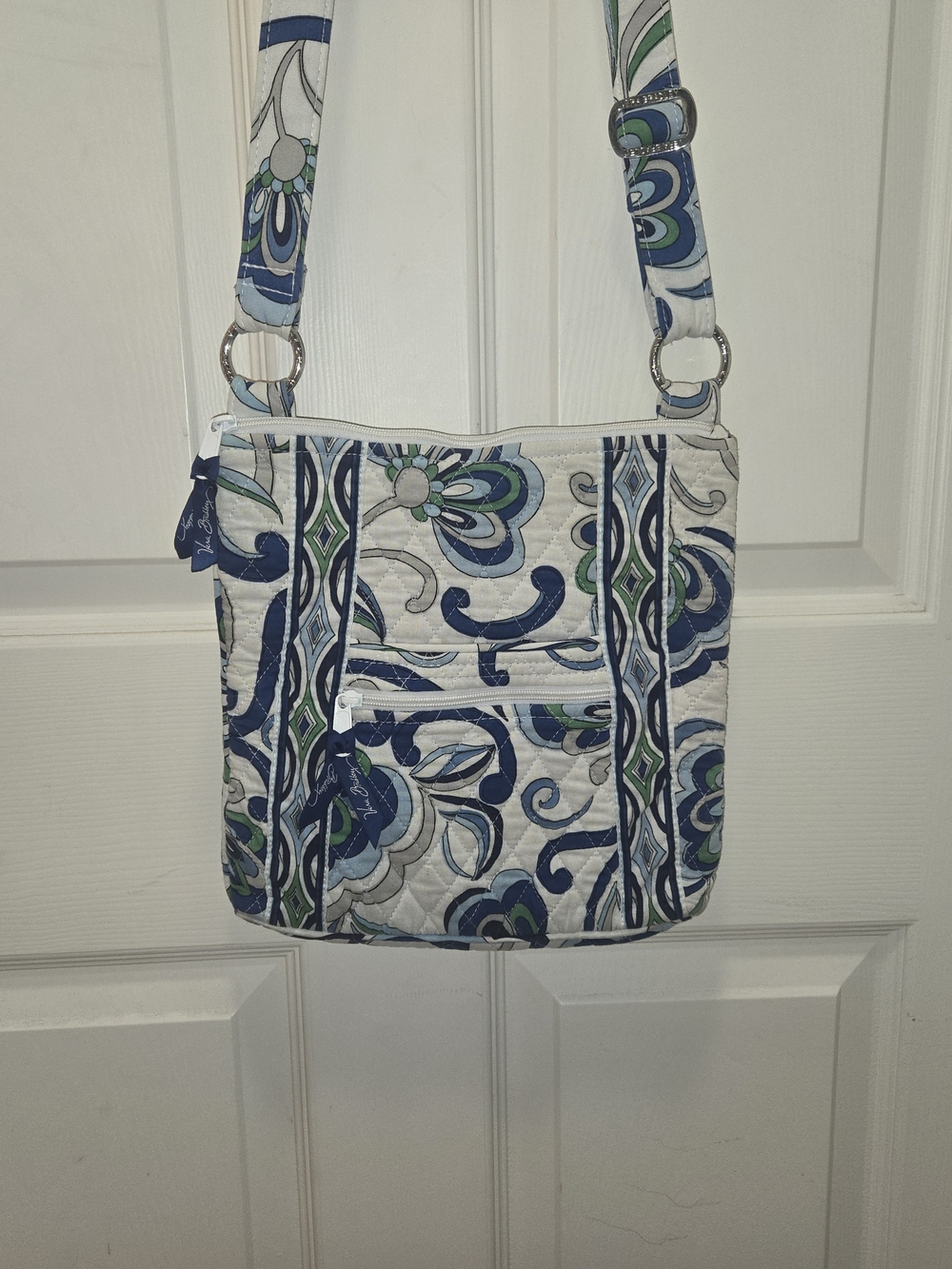 Vera Bradley Vintage Hipster, Mediterranean White, EUC